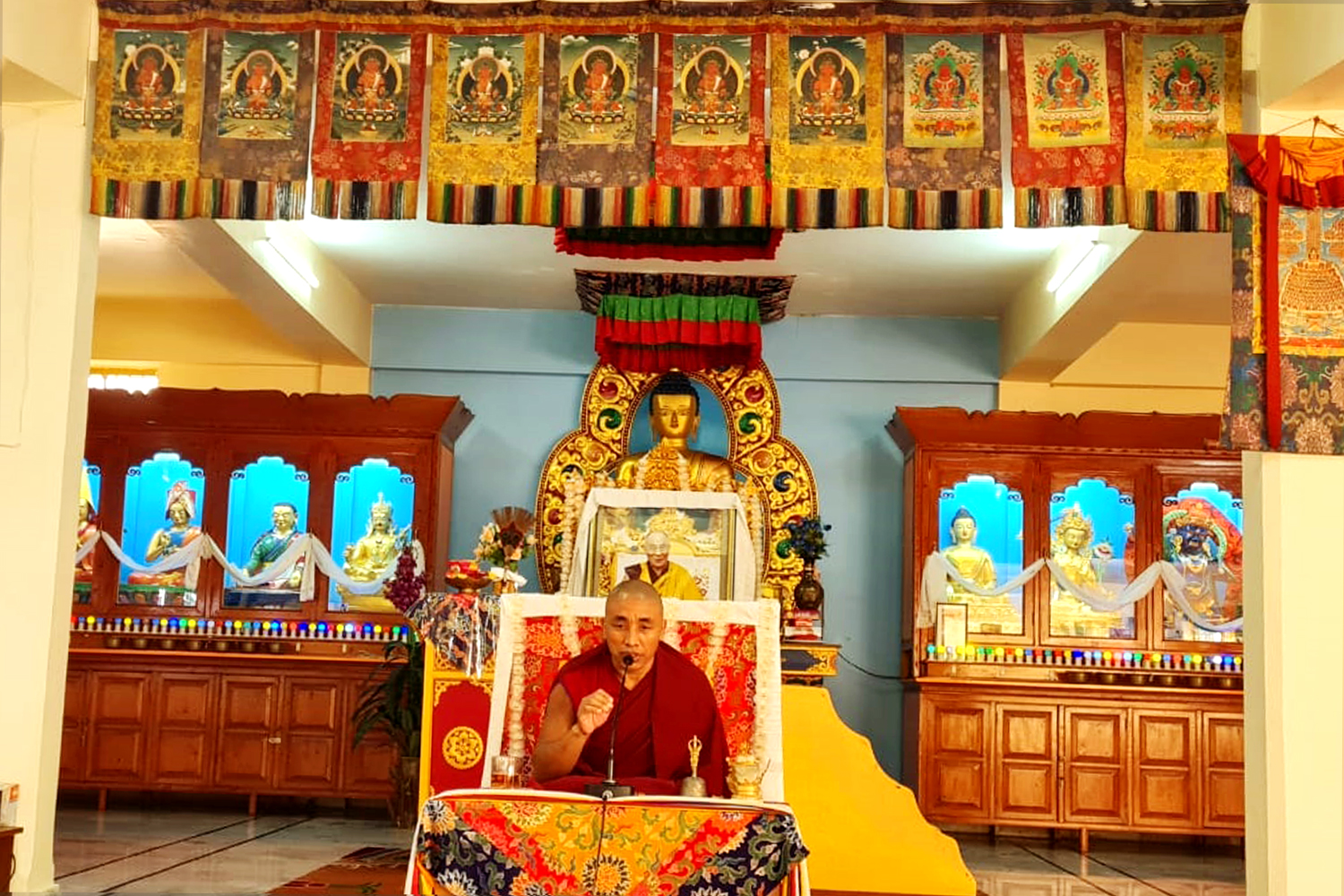 Abbot Geshe Tsering  Nyerna give advice to JCI nuns 